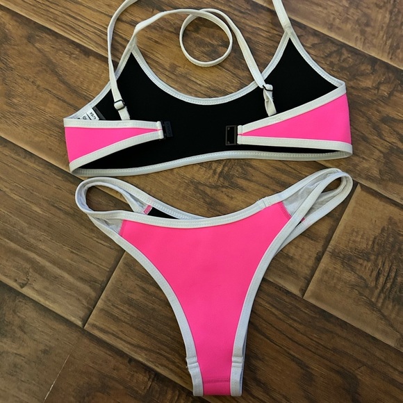 Hoka Swimwear XS Pink & White Bikini ๐ฉฑ๐ - Picture 3 of 4